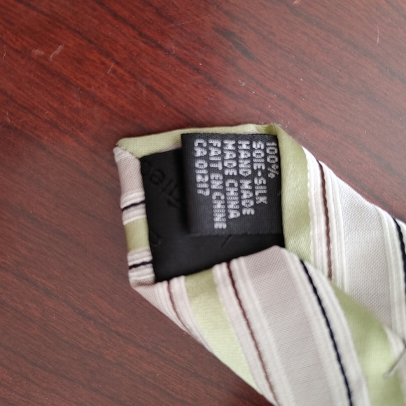 Silk tie by Le Chateau - Picture 3 of 5